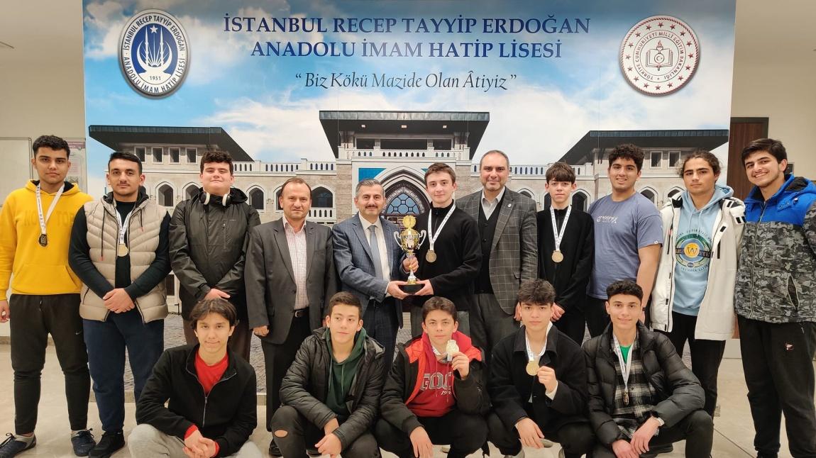 Başakşehir Gençlik Oyunları Balon Futbolu Branşında Okulumuz Fatih İkincisi Oldu.