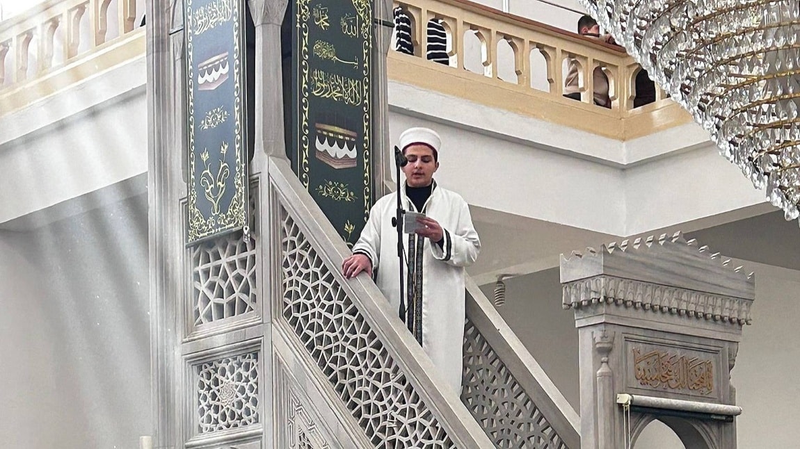 ÖĞRENCİLERİMİZ BURSA'DA CUMA NAMAZI KILDIRDI
