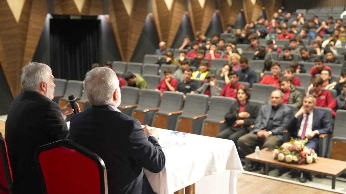 Okulumuz Mezunu Marmara Üniversitesi Rektör Yardımcısı Prof. Dr. Hasan KORKUT ve Millî Eğitim Bakanlığı Talim ve Terbiye Kurulu Üyesi Doç. Dr. Hüseyin KORKUT Öğrencilerimizle Buluştu